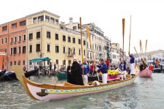 意大利威尼斯人口不足六万 办城市“葬礼”