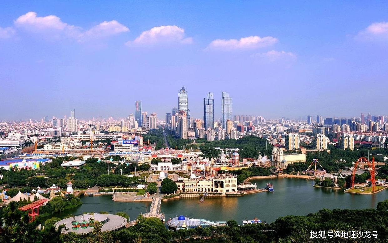 在江苏省的十三个地级以上城市中,哪个城市的人口数量最多?