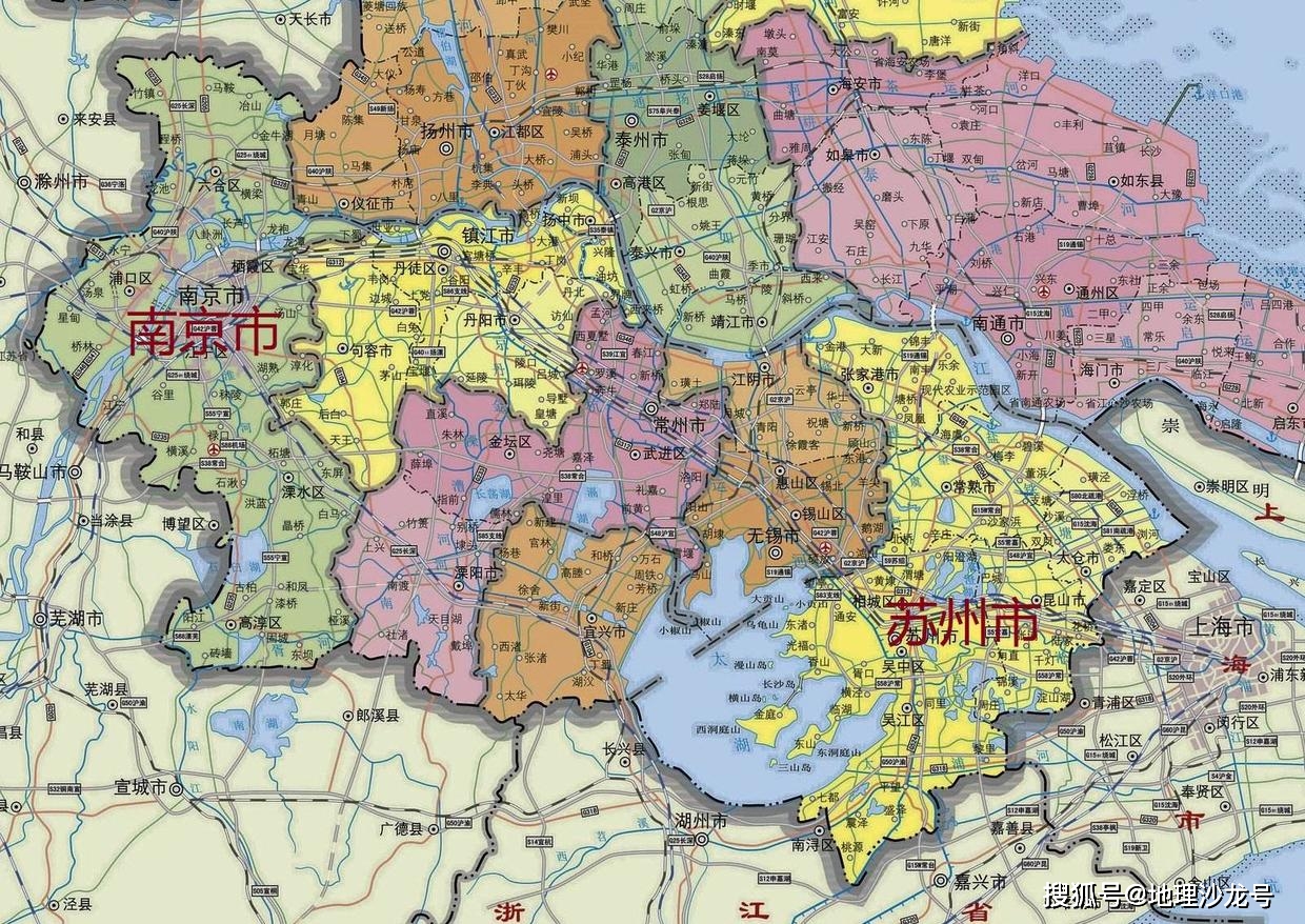 在江苏省的十三个地级以上城市中,哪个城市的人口数量最多?